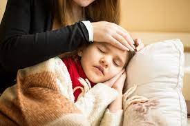 سنتعرف على علاج السخونة عند الاطفال و أسباب الحمى او السخونة عند الأطفال وارتفاع درجة الحرارة عند الاطفال وأعراض الحمى والسخونة عند الأطفال